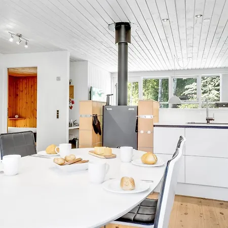 Duende - 200m From The Sea By Interhome